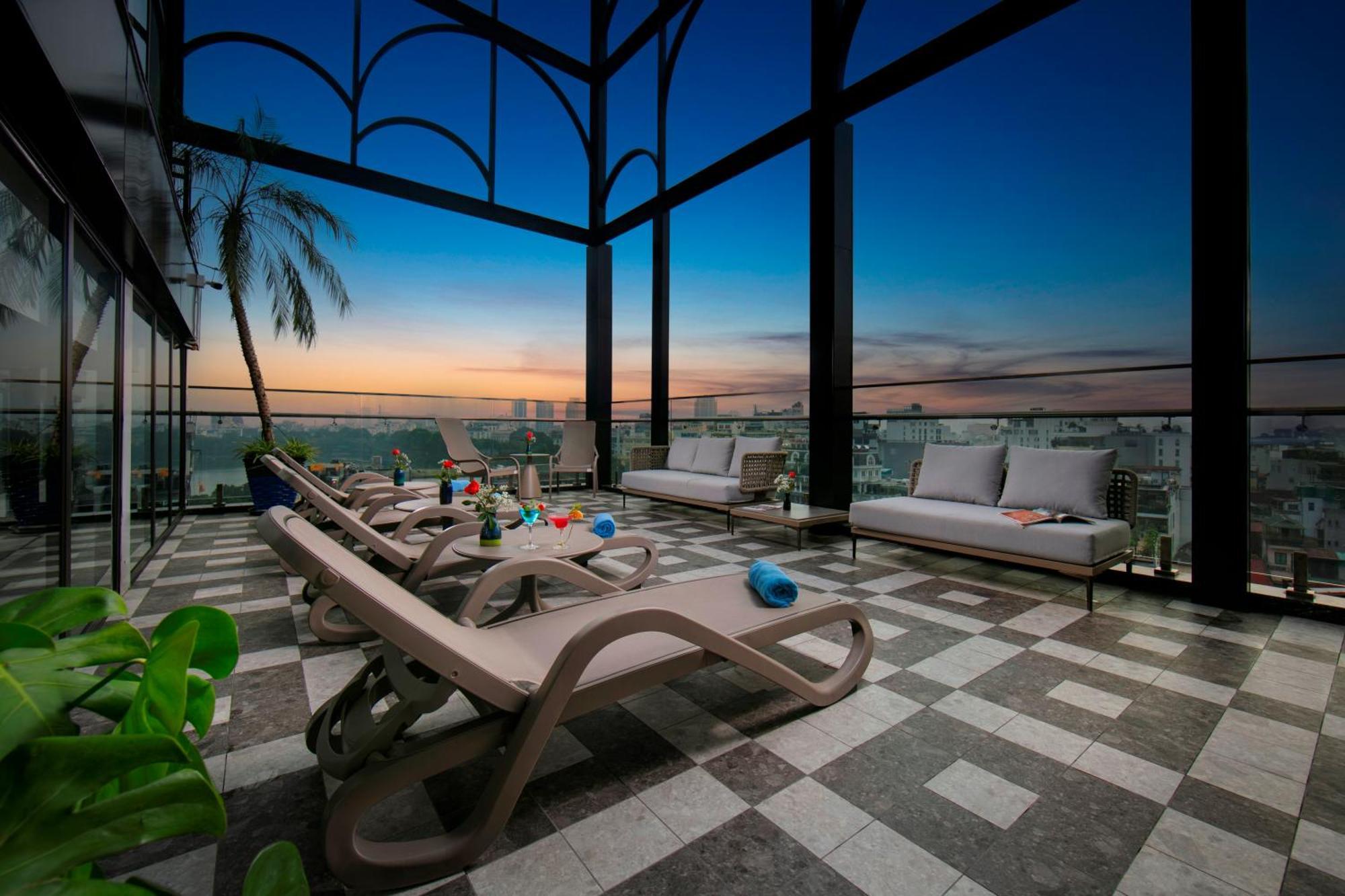 May De Ville Lakeside Hotel Ханой Екстер'єр фото The Sky Bar