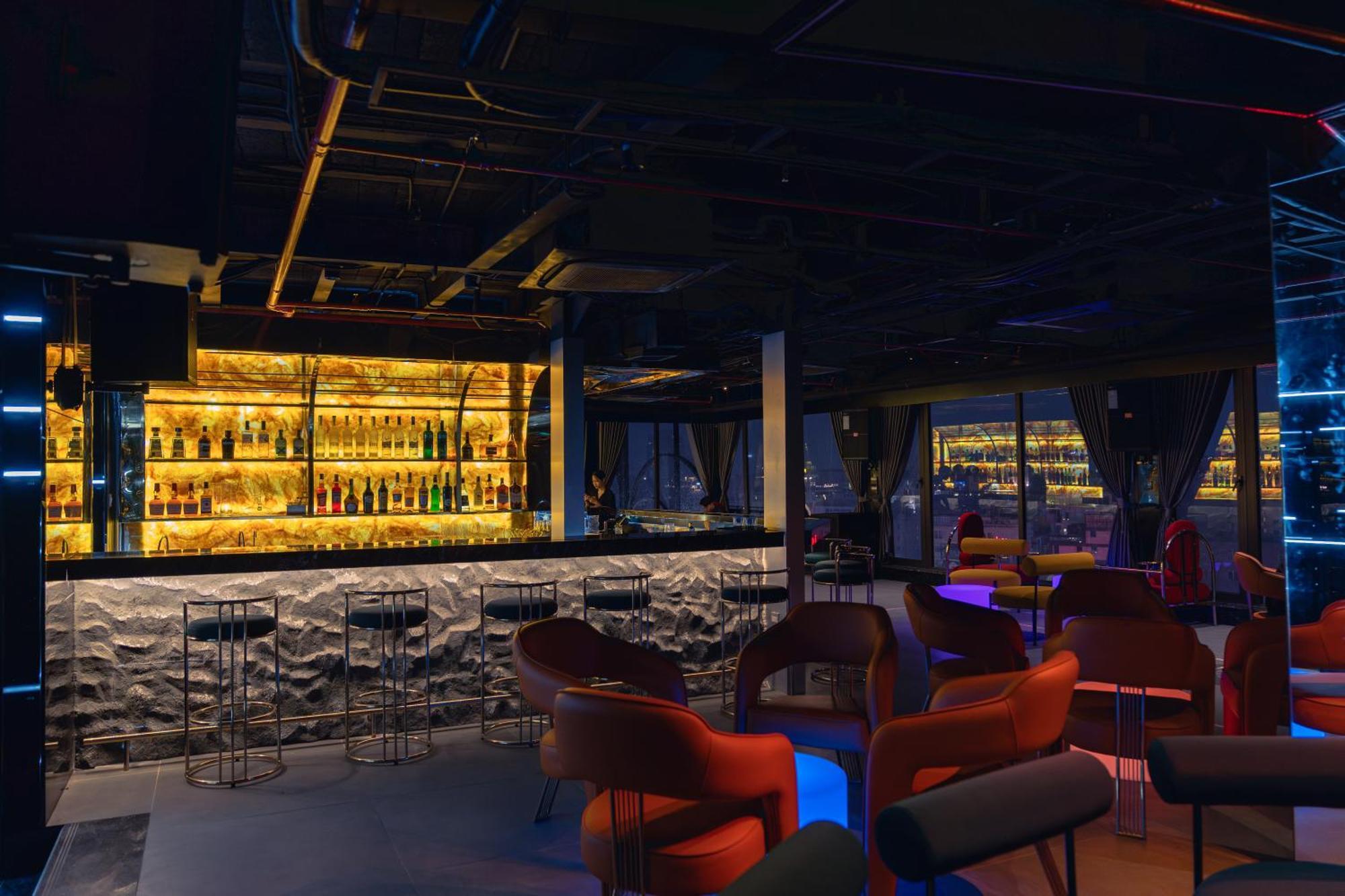 May De Ville Lakeside Hotel Ханой Екстер'єр фото The bar at the 101 bar