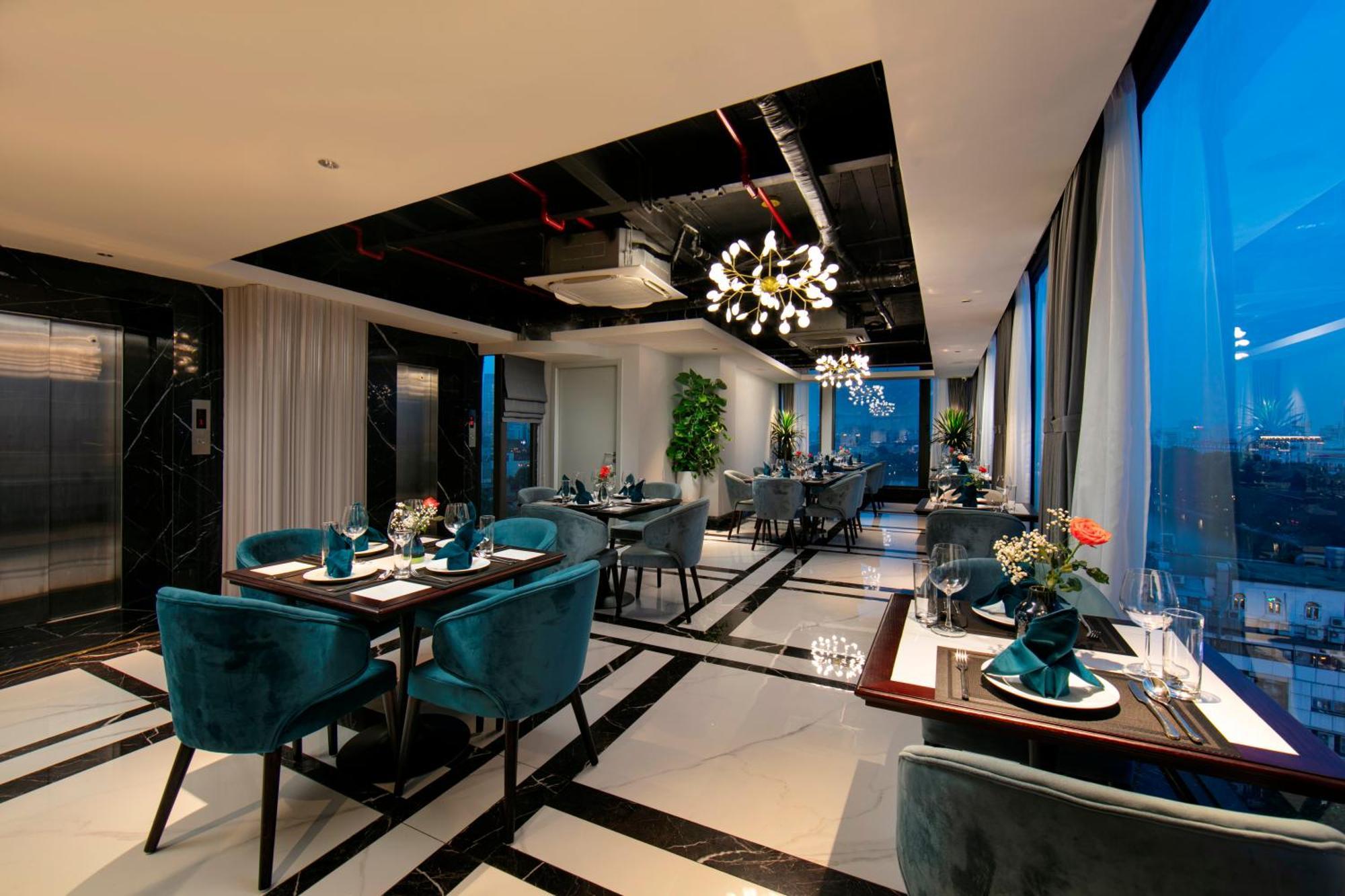 May De Ville Lakeside Hotel Ханой Екстер'єр фото The 360 Restaurant
