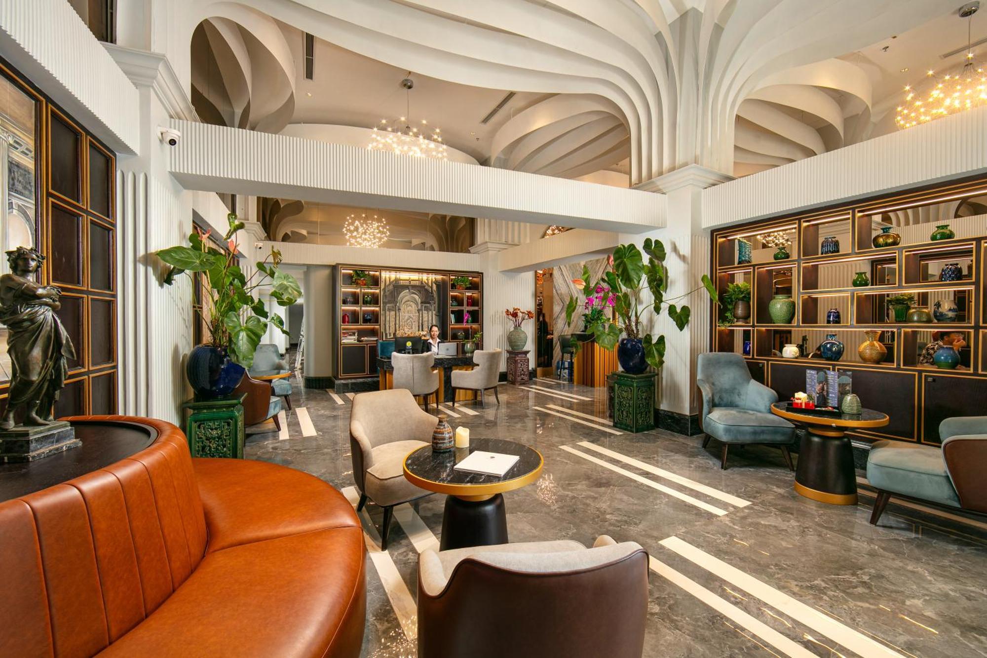 May De Ville Lakeside Hotel Ханой Екстер'єр фото The lobby of the hotel