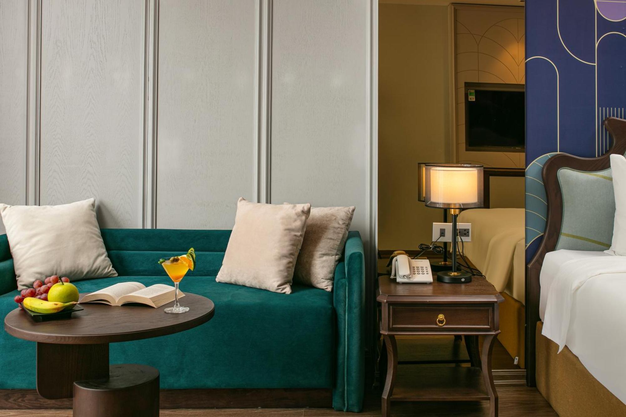 May De Ville Lakeside Hotel Ханой Екстер'єр фото Deluxe Room
