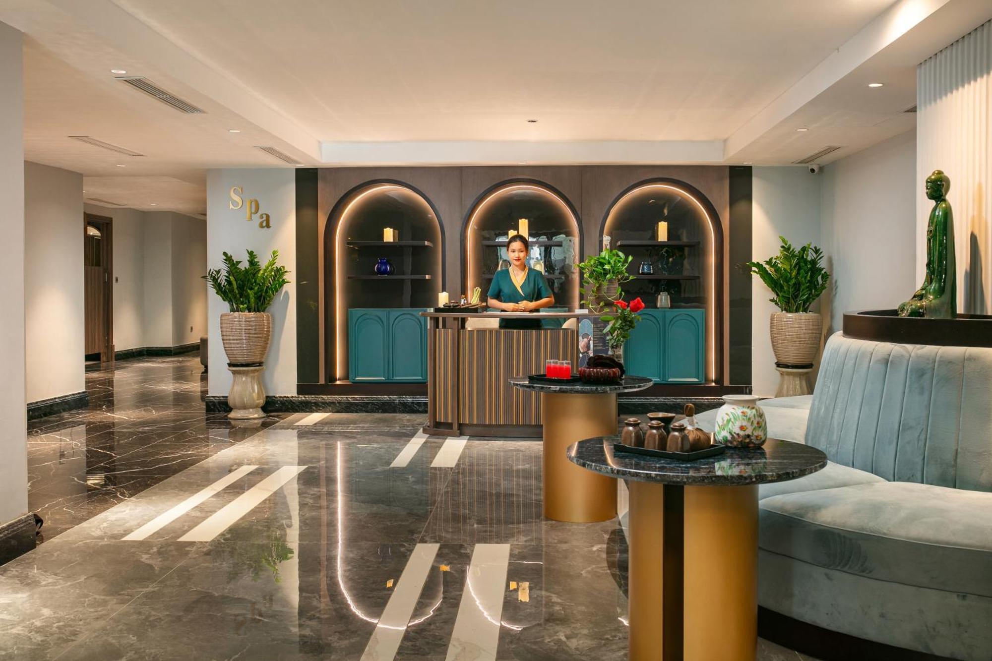 May De Ville Lakeside Hotel Ханой Екстер'єр фото Lobby