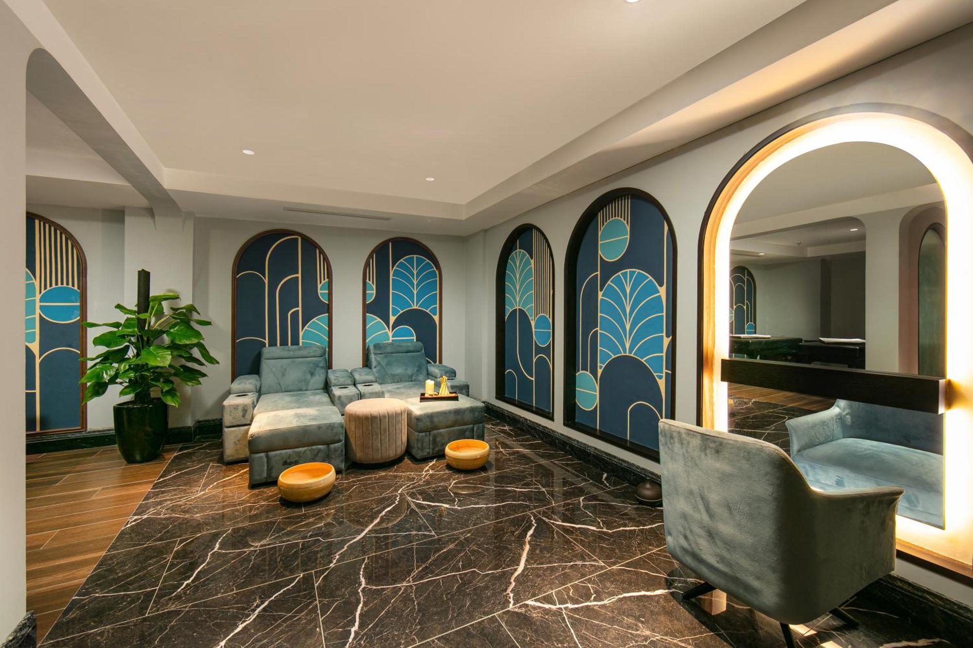May De Ville Lakeside Hotel Ханой Екстер'єр фото The lobby of the hotel