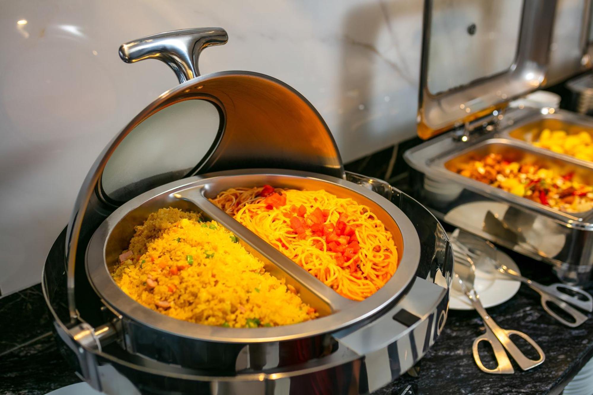May De Ville Lakeside Hotel Ханой Екстер'єр фото A chafing dish